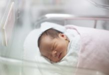 Părinții nu vor mai putea scoate nou-născuții din maternitate dacă nu urmează un instructaj
