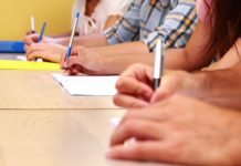 Vor să fie profesori titulari dar sunt mai indisciplinați decât elevii. Cinci aspiranți la catedră din Gorj, dați afară din examenul de Titularizare