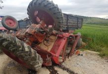 Accident cu victime la Văgiulești. Șoferul unui tractor și un pasager, de urgență la spital