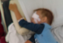 Copil de 2 ani, bătut cu bestialitate de propriul tată. E în stare gravă la spitalul din Motru