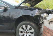 Târgu Jiu: A intrat cu mașina în gard, cu noaptea în cap, și a fugit