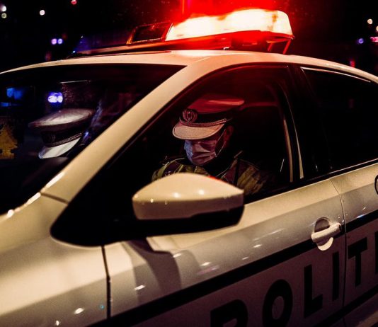 Șofer beat, arestat după ce a mușcat polițistul care încerca să îl imobilizeze