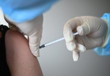 Asistenta unui medic de familie din Gorj, arestată pentru vaccinări fictive. Elibera serul în vată