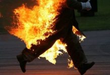 Un bărbat și-a dat foc în fața Primăriei Peștișani